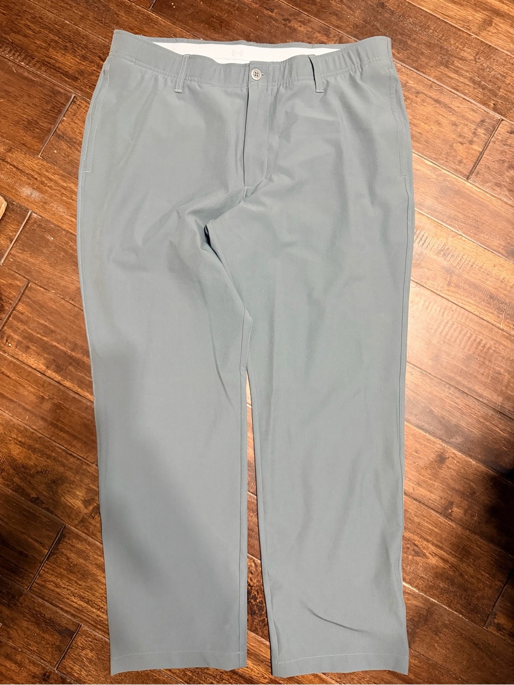 Under Armour Men’s Straight Pants in Light Gray